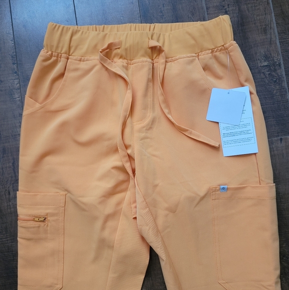 NWT Reina V-Neck 3 Welt Pockets Luxe Stretch Jogger Pants Size Small Sun… - Picture 12 of 16